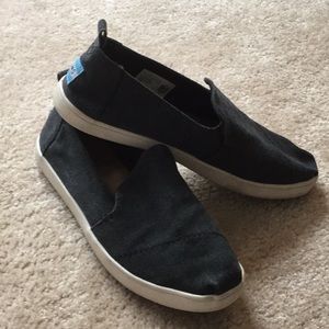 TOMS Slip-Ons